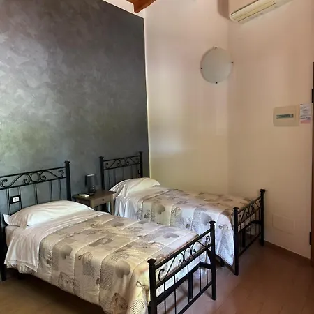Samarcanda Hotel & Parking Di Parmigiani Silvia-3